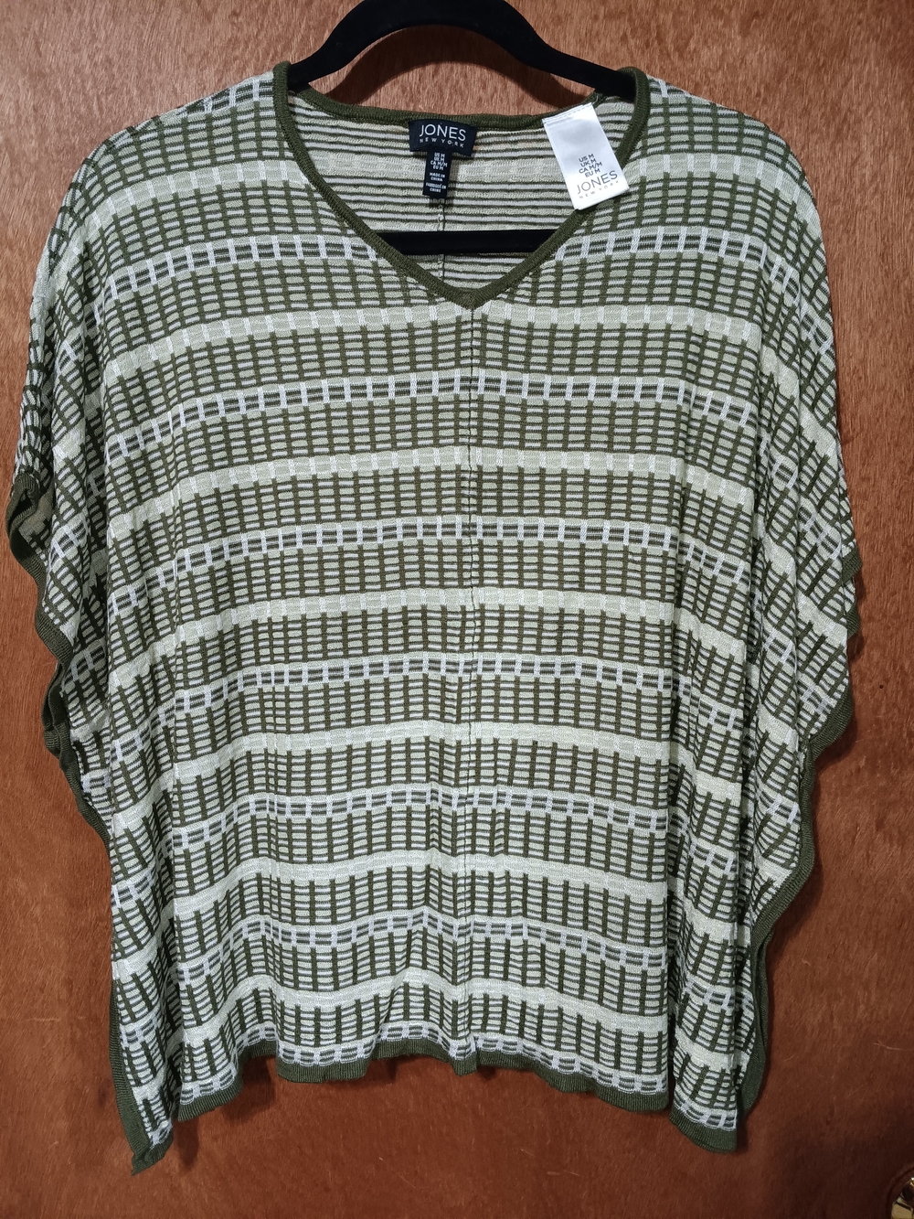 Jones New York Olive & Cream V-Neck Knit Top